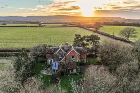 Langtye Cottage Drone-24.jpg