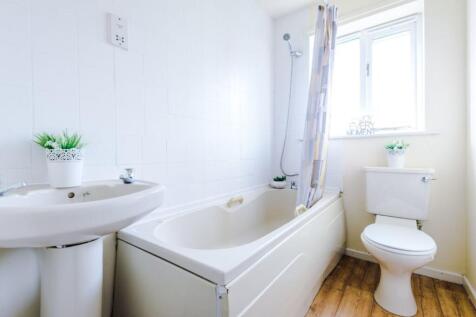 16 Thomas Court Bathroom 2