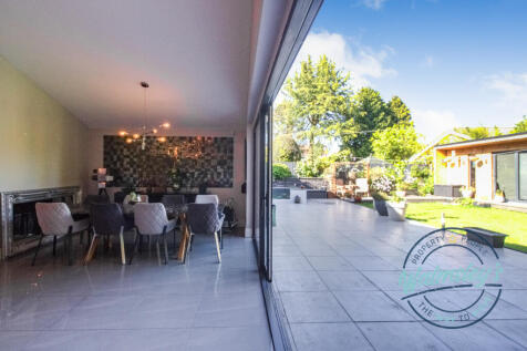 Aluminium sliding doors &amp; dining