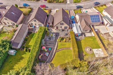 8 Inchcolm Drive BF-22.jpg