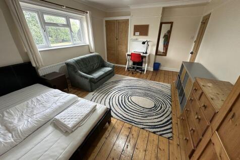 Valentia Road photo 4