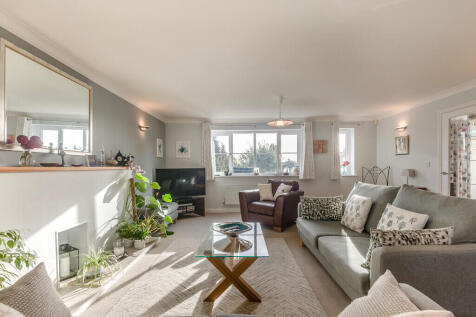 8707733-interior1...