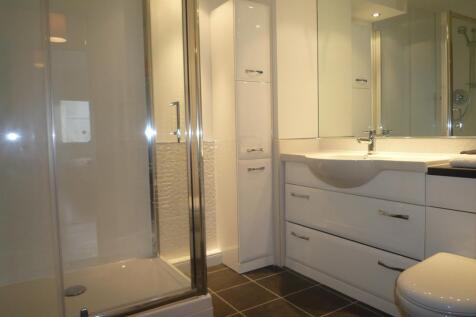 645 Great Northern Road, Flat 4 - Shower Room