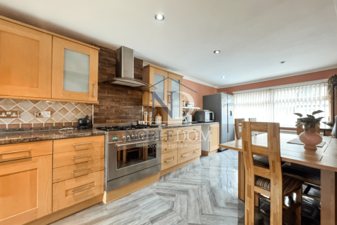 FOUR BEDROOM DETACHED HOUSE IN ISLEWORTH