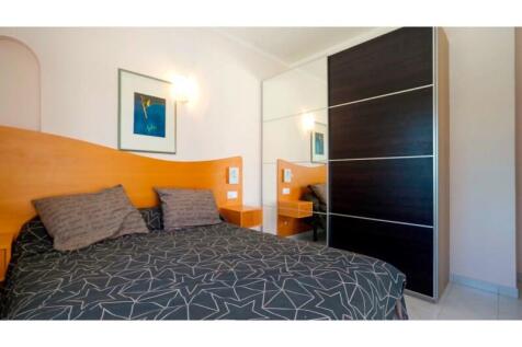 Sequence 01.00_01_02_04.Still014