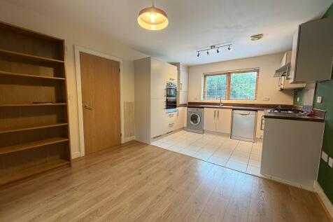 Great Mead, Chippenham, SN15 3GS photo 3