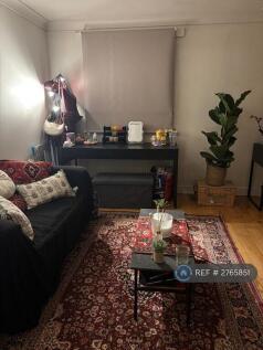 Very Large With Sofa Room - Middle Floor