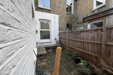 Robertson Street, London photo 5