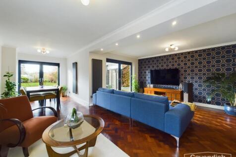 LIVING/SITTING/DINING AREA