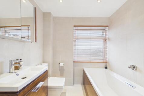 CAM02136G0-PR0576-STILL030