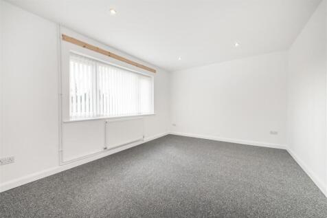 Kettering Road, Weldon, Corby photo 3
