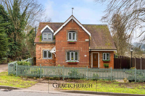 4 bed detached house for sale