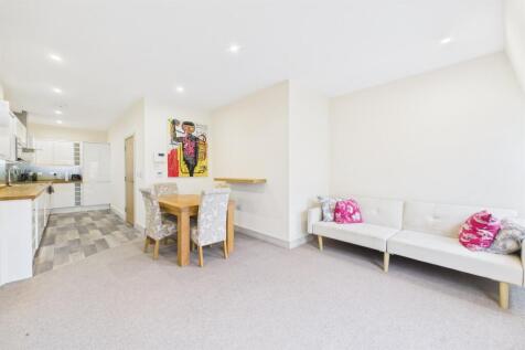 Coombe Lane, London, SW20 photo 4