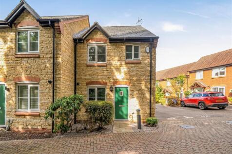 30 Lime Kiln Close, Silverstone (3) cr.jpg