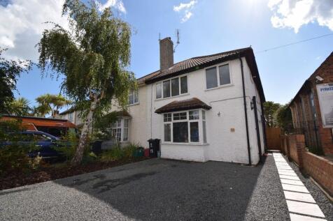 3-bed semi-detached on Pole Barn Lane, Frinton-on-Sea, £1,650/mo