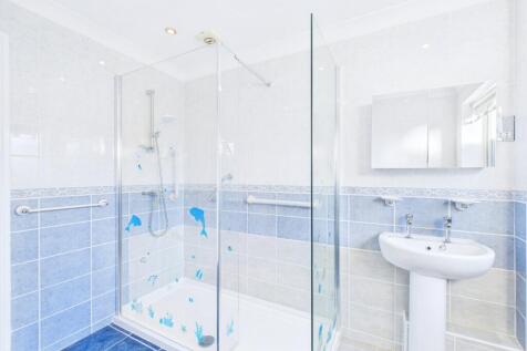 CAM01909G0-PR0438-STILL006