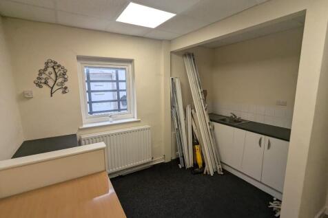 Retail Property (high street) to rent Image 6