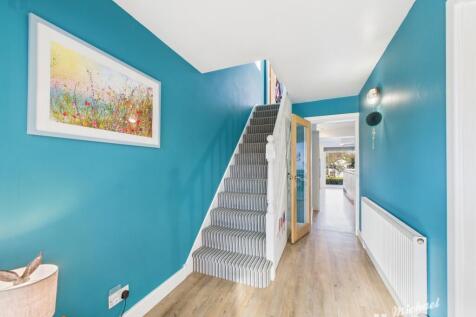 CAM03218G0-PR0553-STILL016