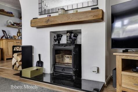 7 Fireplace.jpg