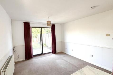 7 Wilton Rd Kettering-7.jpg