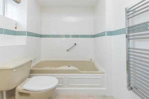 Master Bedroom - En Suite 2.jpg