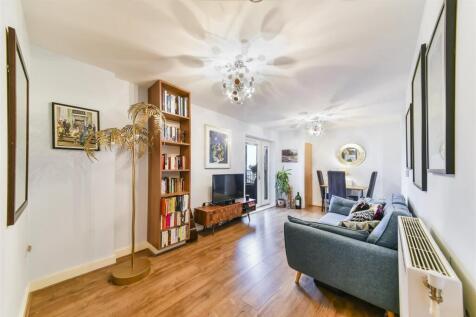 1-bed flat on 68 Fairthorn Road, Charlton, London, £1,700/mo