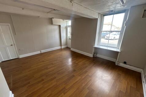 Retail Property (high street) to rent Image 3