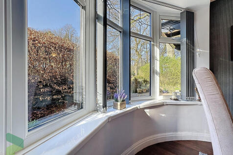 Bay window dining...
