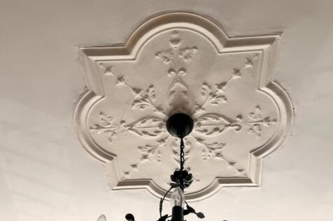 Lounge ceiling rose