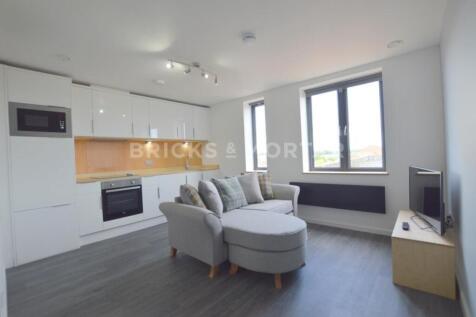 12 Heaton Bank Lounge and Kitchen.jpg