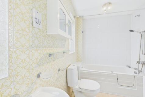 CAM02119G0-PR0490-STILL014