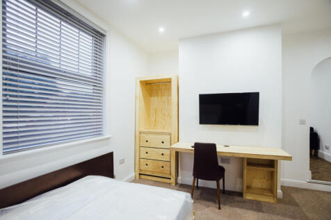 1-bed flat on Radmoor Road, Loughborough, £693/mo