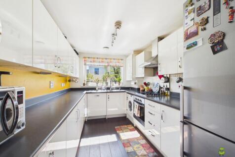  Presented by Nicoleta at EweMove Bexleyheath and 