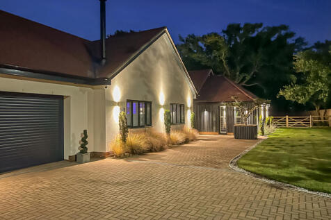 Superb 5 Bedroom Detached Luxury Home