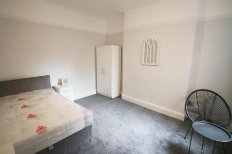 12 QUEENS ROOM 2.jpg