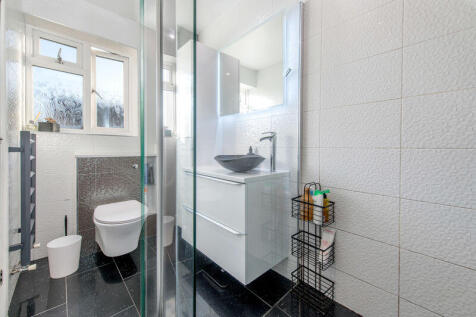 En suite shower room