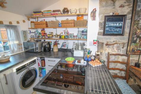 KITCHEN AREA (3).jpg