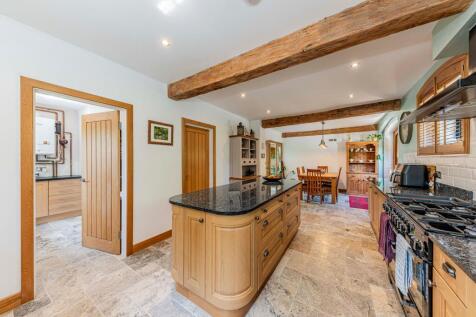 Kitchen/Dining Room (7)