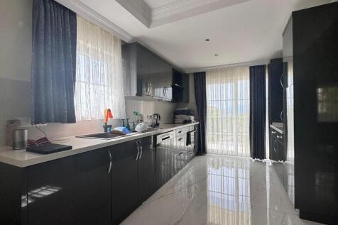 Fully Fitted Kitchen