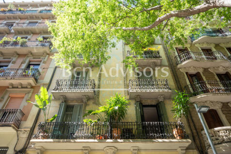 Singular-duplex-reformado-con-terrazas-y-elemen...