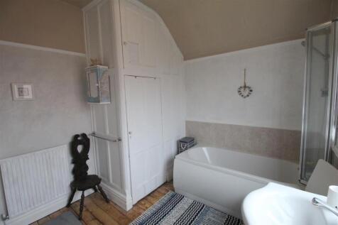 Park Road 74, Bathroom 1.JPG