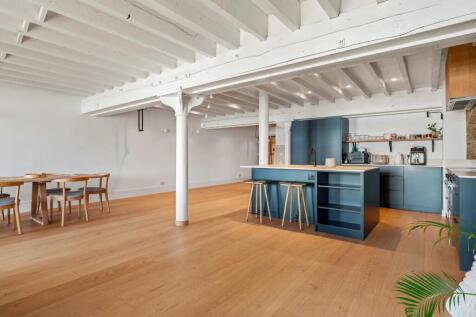 Kitchen/Dining Area