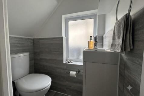 downstairs toilet.jpg