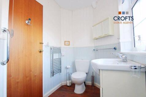 Ensuite bathroom 2