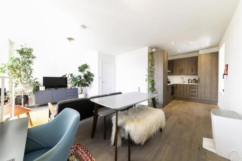 94 Frobisher Road, N8 photo 4