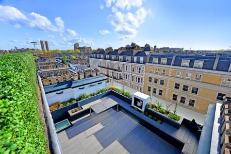 12-25-De-Vere-Gar...