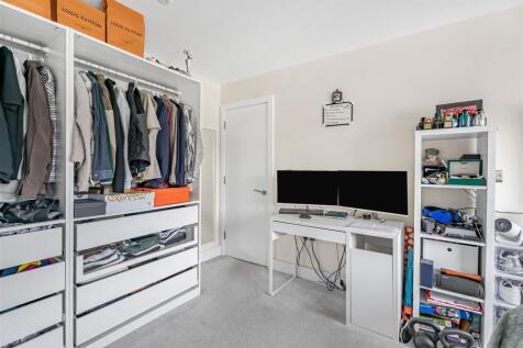 2 bed, 1 bath Flat in london - Photo 10