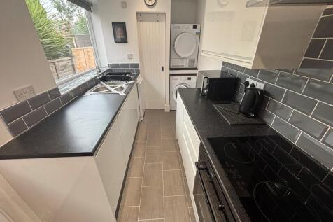 Birchfield Road SK3 photo 5