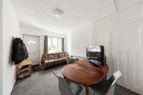 Chessington Mansions, E11