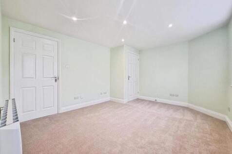 Century Road, Faversham, Kent, ME13 photo 3